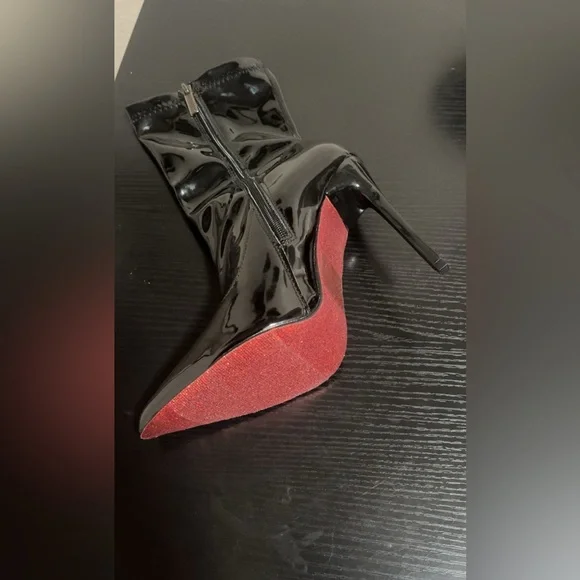 Belovely Sleek Elegance: Patent Leather Stiletto Boots - Picture 3 of 4